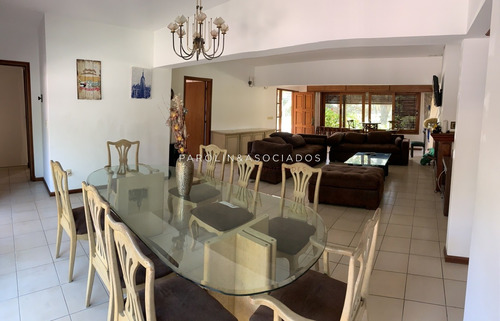 Casa De 4 Dormitorios En Venta, Pinares Punta Del Este