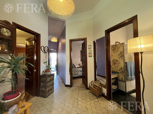 Venta De Casa De 4 Ambientes Con Cochera Y Quincho En Sarandi