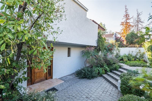 Casa En Venta De 4 Dorm. En Las Condes