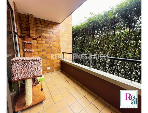 Se Vende Amplio Y Cómodo Apartamento En Unidad Cerrada.