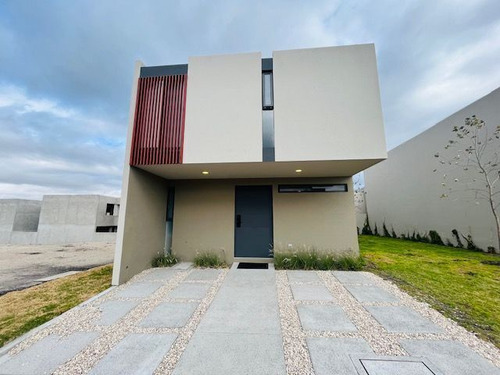 Casas En Venta En Zakia, 3er Recamara En Pb, 3.5 Baños, Jard