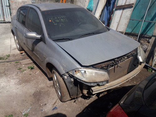 Imagem 2 de 8 de Sucata Megane Em Peças