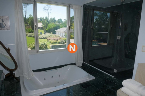 Casa En Venta Y Alquiler, Pinares, Punta Del Este, 8 Dormitorios.- Ref: 209507