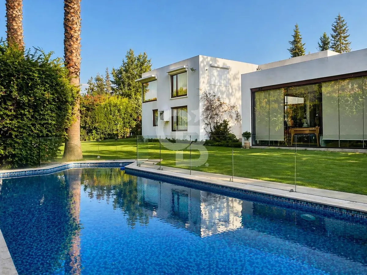 Imagen 2 de 20 de Amplia Casa Familiar En Lo Barnechea | Jardín Y Piscina