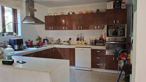 Casa Moderna Y Amplia 5d/4b Con Quincho En Arriendo