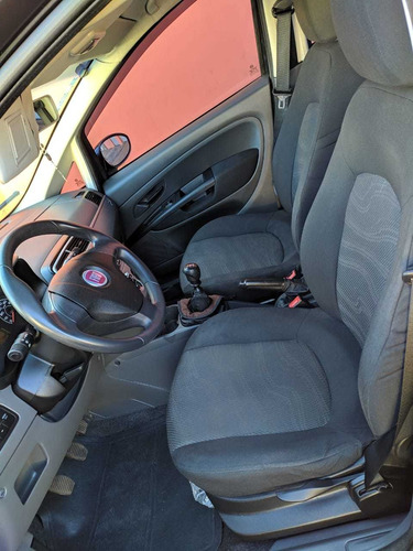 Fiat Punto 1.4 Attractive Flex 5p 2012