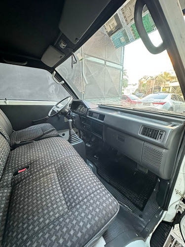 Mitsubishi L300 2.5 Minibus