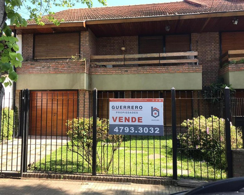Excelente Chalet De 5 Ambientes.