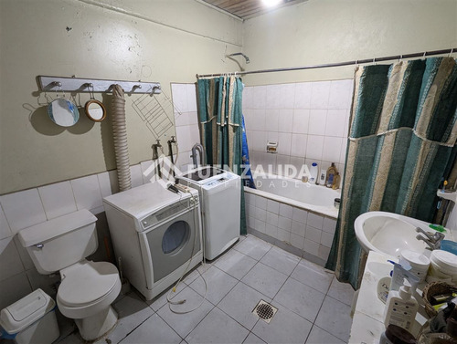 Casa En Venta De 4 Dorm. En Cerro Navia