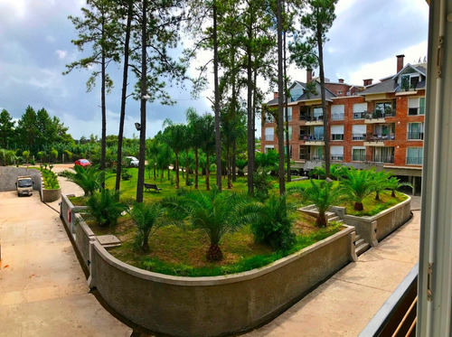 Venta De Apartamento De 4 Dormitorios En Haras Del Lago