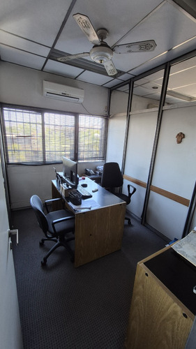 Alquiler De Depósito Con Oficinas - Excelentes Condiciones Ubicado A Pocas Cuadras Del Acceso Tigre - Superficie 675 M2
