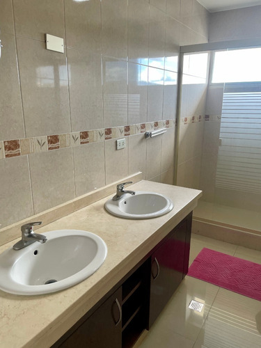 Imagen 11 de 12 de Se Vende Apto El Marques 3 H, 3 B, 1 Pto, Remodelado