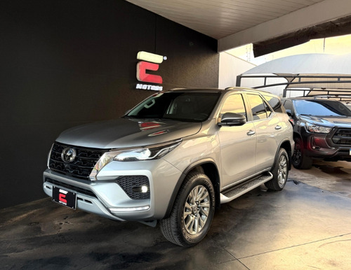 Toyota Hilux SW4 SRX 2.8 turbodiesel 7L 4x4 (Aut)