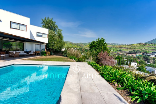 Casa Moderna Con Linda Vista Y Jardín En La Reserv...