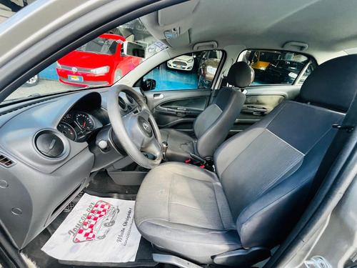 Volkswagen Voyage 1.6 Vht Total Flex 4p