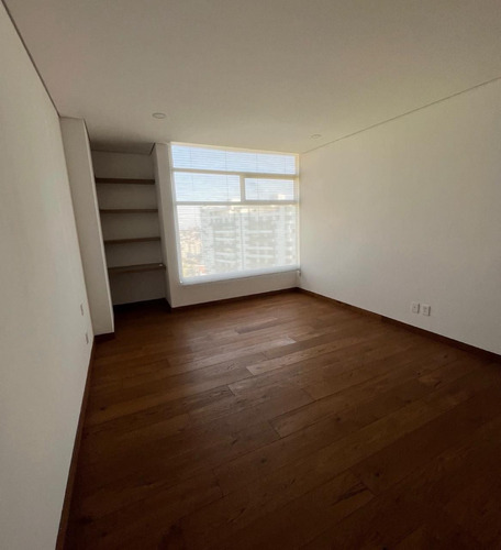 Departamento En Renta, Con Balcón Y Excelentes Vistas