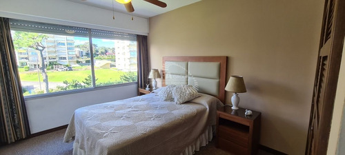 Imagen 23 de 25 de Apartamento En Venta En Punta Del Este, Mansa Frente Al Mar! - Punta Del Este Mansa