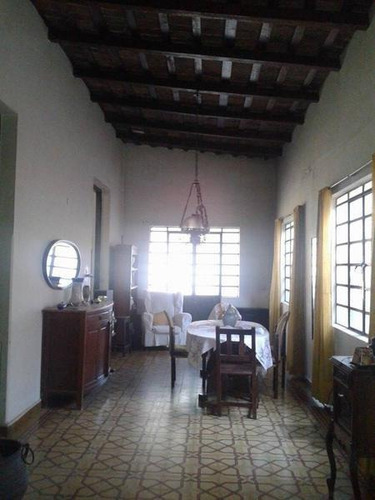 Imagen 2 de 23 de Excelente Casa Antigua De 4 Amb. Con Hermoso Patio.