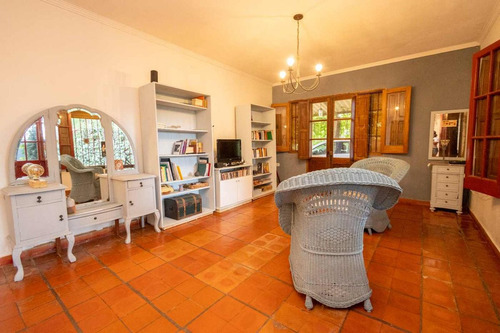 Venta Casa 2 Dorm Con Amplio Jardín En Santo Tomé