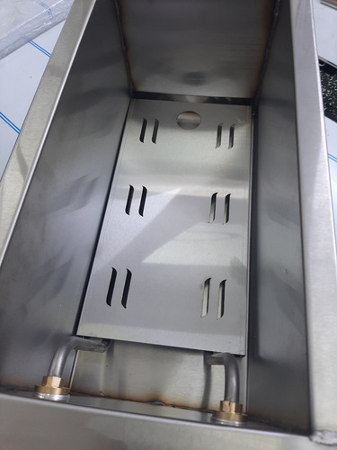 Imagen 3 de 3 de Freidora Speedy Electrica De 8 Litros Con Canasto Y Desagote