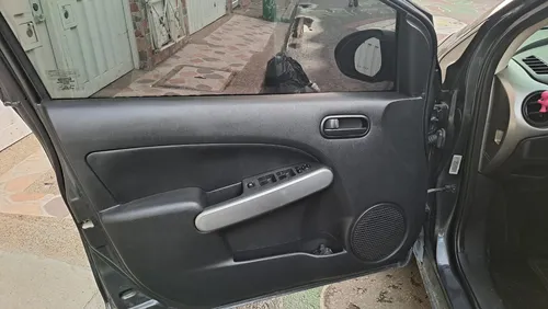 Mazda 2 Automático