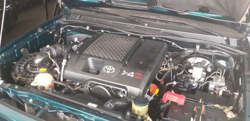 Toyota Hilux 3.0 Srv Aut 4x4. Año 2005