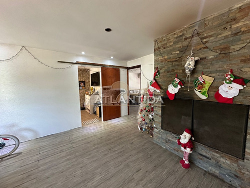 Venta En Atlántida, A 3 Cuadras De Av Artigas, Casa Principal, Barbacoa, Apto Al Fondo Y Piscina Climatizada. Inm Atlántida.