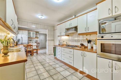 Imagen 5 de 20 de Casa En Venta De 4 Dorm + Servicios. En Lo Barnechea