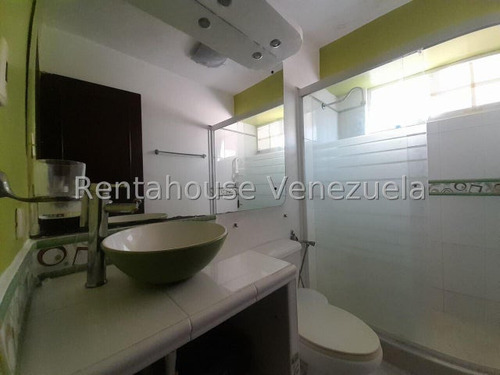Maribel Morillo Asesor Inmobiliario De Rentahouse Vende Conservado Y Comodo Apartamento; De 95m2 Con 3 Hab. Y 2 Baños; Conjunto Privado Con Vigilancia; Condominio Arcas De Norte; Este De Barquisimeto