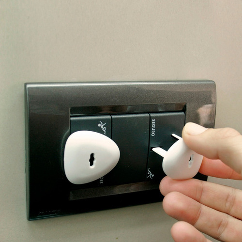 Imagen 3 de 10 de Tapa Enchufes De 3 Patas Llave X6 Unidades - Baby Innovation