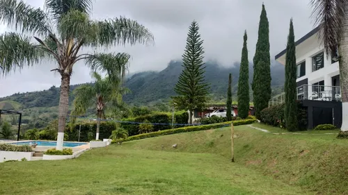 Finca Moderna En Copacabana