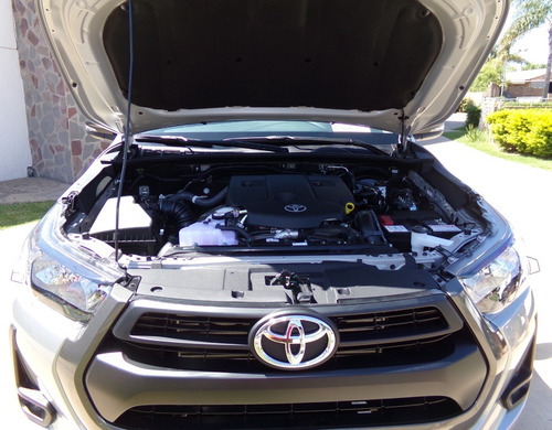 Imagen 10 de 10 de Toyota Hilux D/cabina 2.4 Tdi M/t Sr 4x2 0km My2023