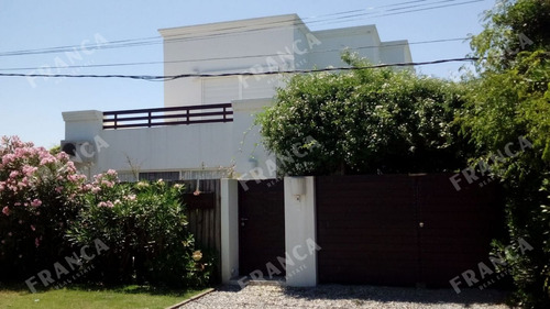 Casa Céntrica En La Barra De 4 Dormitorios. (ref: Fro-100)