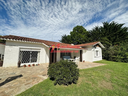 Casa En Venta, Zona Colegios, Punta Del Este.