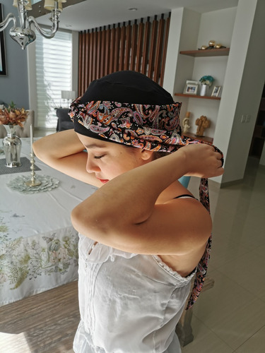 Imagen 6 de 7 de Turbante Oncologico En Algodon Modelo Azul Con Gris