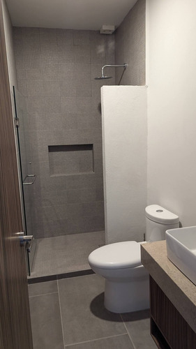 Hermosa Casa En Altozano, 4 Recámaras, 4 Baños Completos, Cto Servicio Con Baño