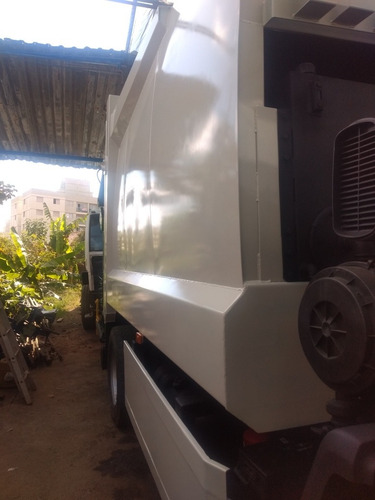 Imagem 8 de 10 de Ford Cargo Cargo 1722