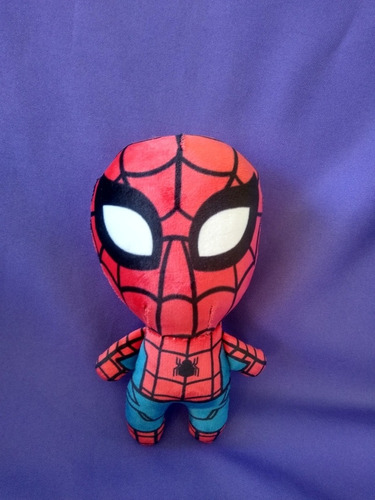 Imagen 1 de 2 de Peluche Spiderman Traje Spiderman Homecoming Spiderverse 