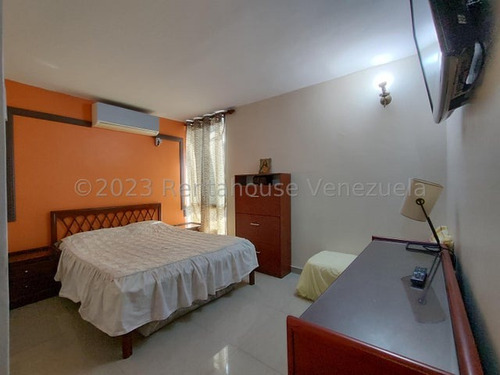 Apartamento En Venta San Jacinto Maracay 24-10969 Ec