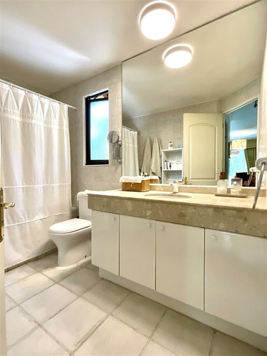 Casa En Venta De 5 Dorm. Condominio En Las Condes