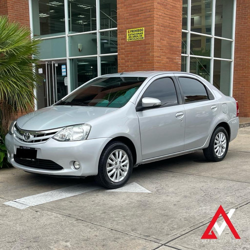 Imagen 1 de 9 de Toyota Etios