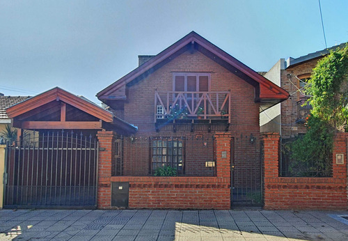 Imagen 1 de 17 de Venta De Casa 4 Ambientes Con Pileta Quilmes