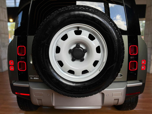 Land Rover Defender New Model 90 P300