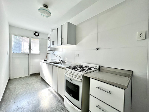 Luminoso Departamento En Venta, 4 Ambientes Con Balcón - Martínez