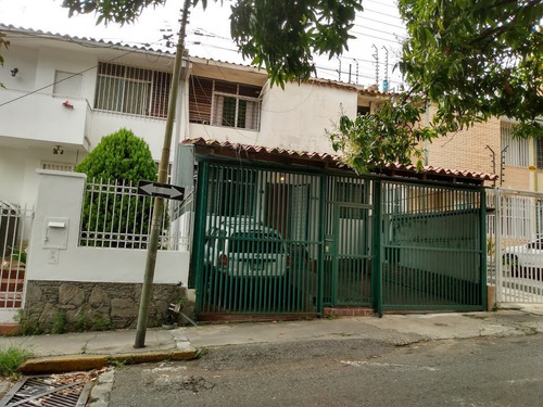 Los Chorros (parte Baja) Se Vende Casa