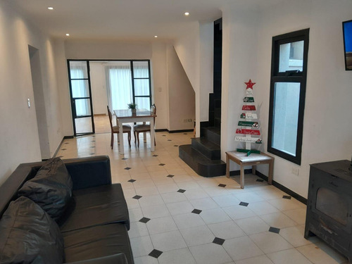 Casa En Venta - 4 Dormitorios 2 Baños - 469mts2 - Suipacha