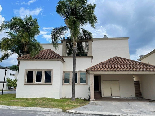 Casa En Venta En Canterías En Monterrey