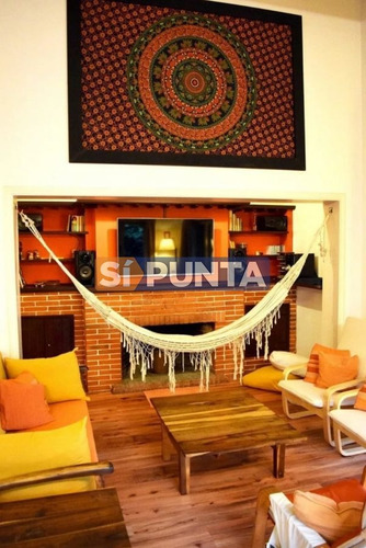 Imagen 2 de 14 de Casa Ubicada En Playa Mansa