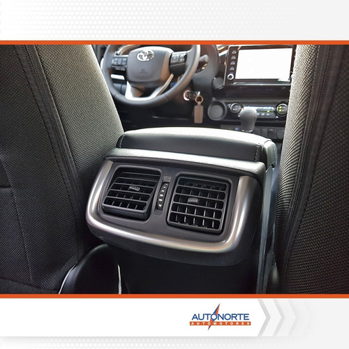 Imagen 10 de 18 de Toyota Hilux 2.8 Cd Srv 177cv 4x2 At