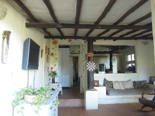 Imagen 3 de 12 de Bella Casa De Arquitectura Colonial Con Ambiente De Montaña